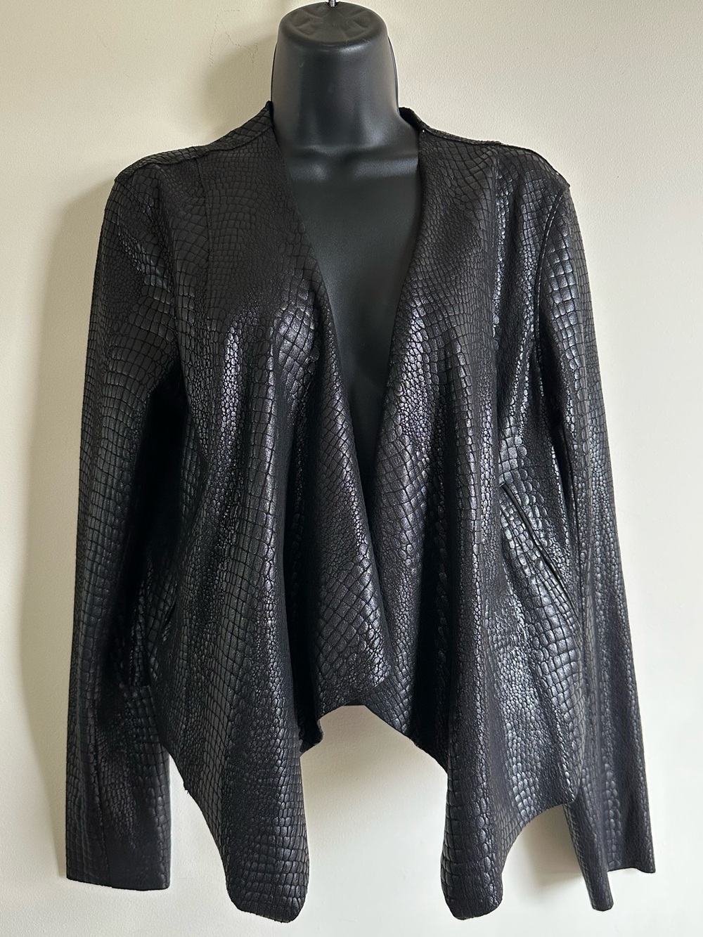 BLANKNYC Black Croc-Embossed Open Front Draped Jacket - Size:M